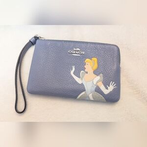 Disney x Coach Cinderella Medium ID Zip Wristlet